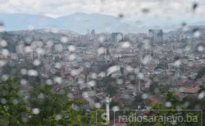 Sivi oblaci se nadvili nad Sarajevom: Prolom oblaka nad glavnim gradom